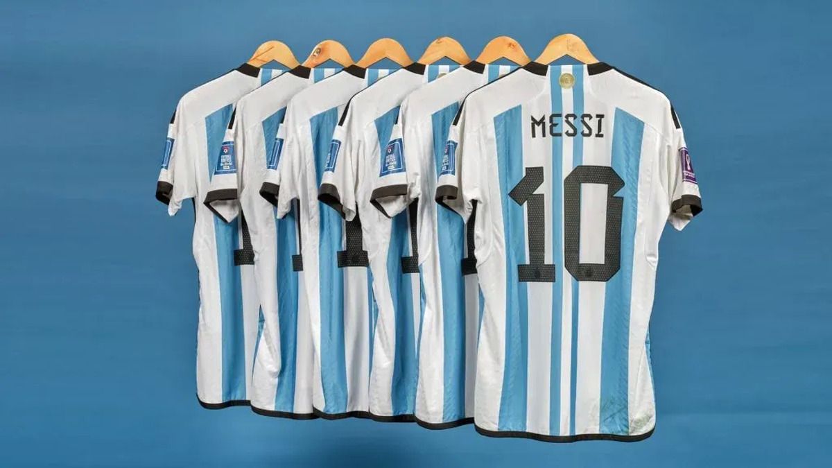 El campeón del Mundo subastará seis camisetas del Mundial 2022
