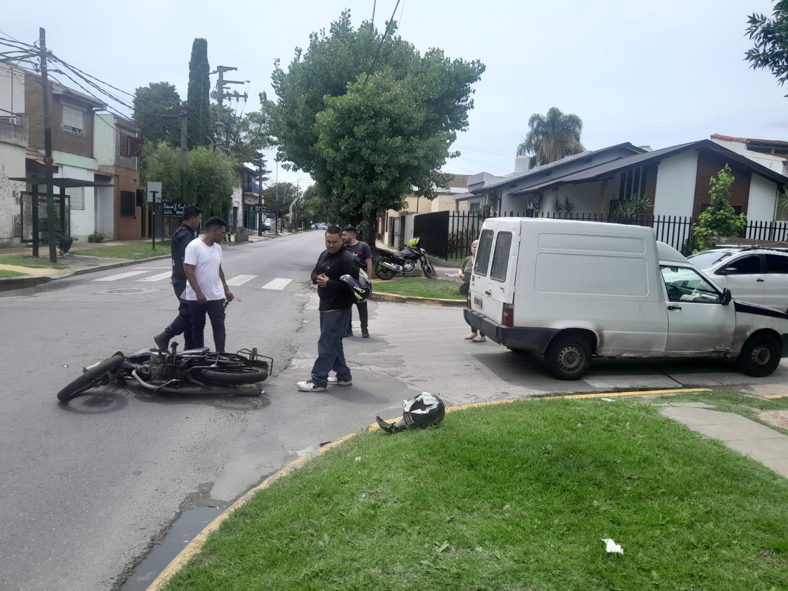 Ituzaingó: un motociclista herido tras choque contra una camioneta