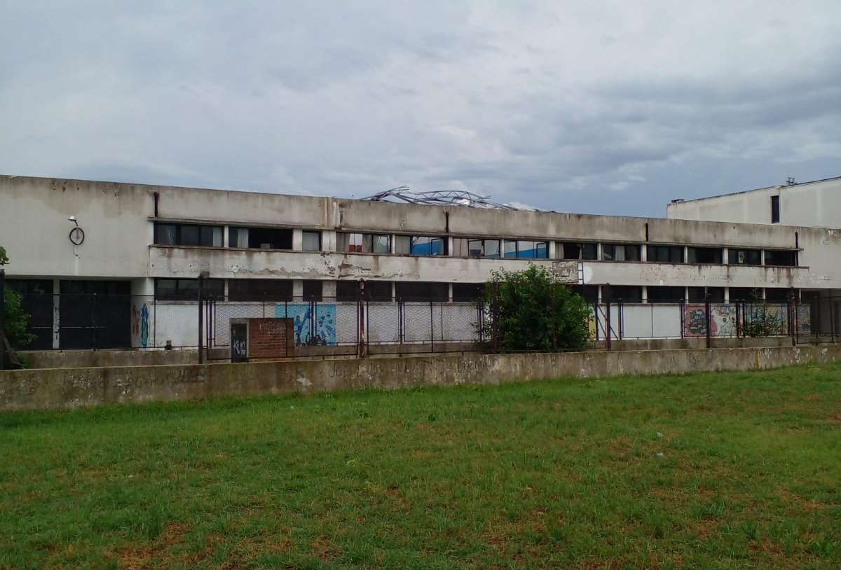 Así quedó la Secundaria N°1 de Villa Udaondo después del temporal: mucha preocupación de los padres y madres del colegio