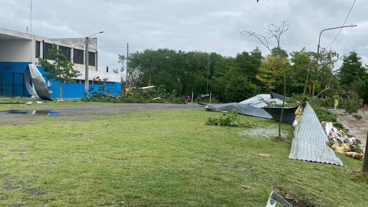 Se voló el techo de la Escuela Secundaria N°1 de Villa Udaondo tras el temporal