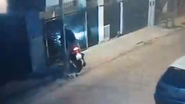 San Antonio de Padua: motochorros armados le robaron la moto a un joven