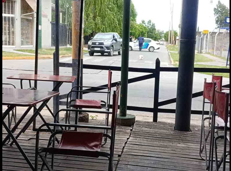 Ituzaingó: un hombre falleció en la calle dentro de su camioneta