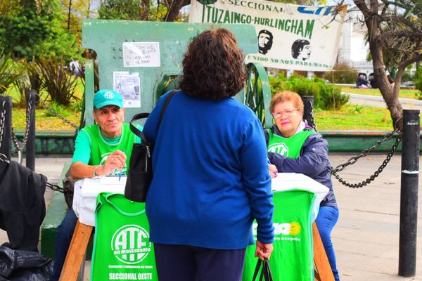 Ituzaingó: ATE, CTA y sindicatos municipales juntaron firmas para derogar el DNU 70/2023