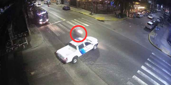 Ituzaingó: terrible choque entre una moto y un patrullero en la barrera Juncal