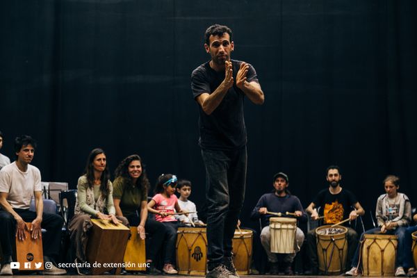 Proyecto Latido Nativo se presenta en Ituzaingó, percusión y lenguaje de ritmo de señas