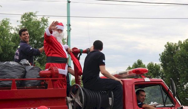 Bomberos de Ituzaingó piden donaciones para Papá Noel