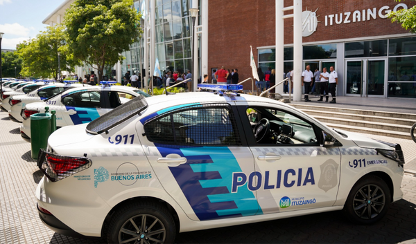 El Municipio de Ituzaingó le entregó diez patrulleros a la Policía Bonaerense