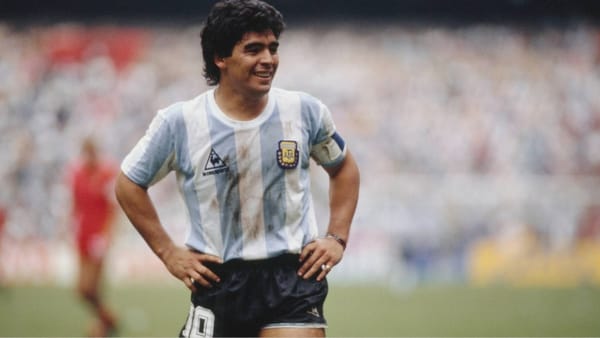 Todas las veces que Diego Maradona jugó un picadito en zona oeste