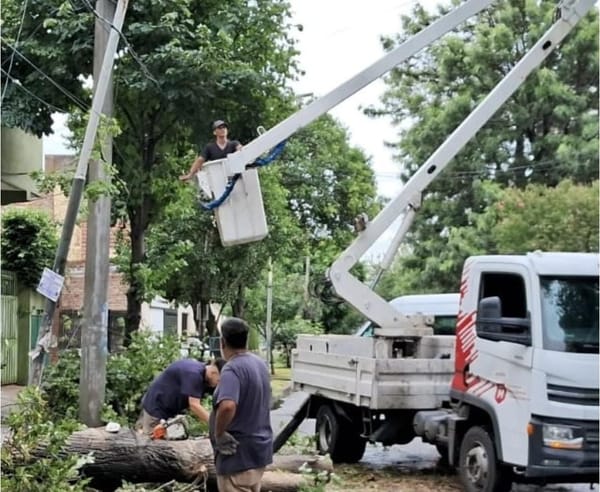 Morón: Siguen los trabajos de asistencia y reparación tras la tormenta