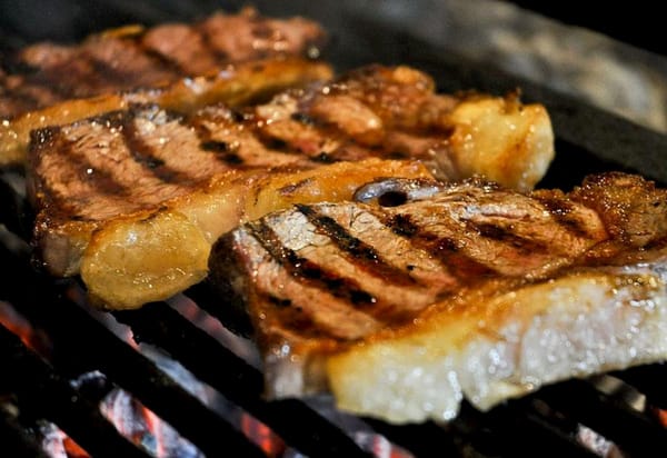 Una pareja de influencers destacó un restaurante de Ituzaingó y fue viral