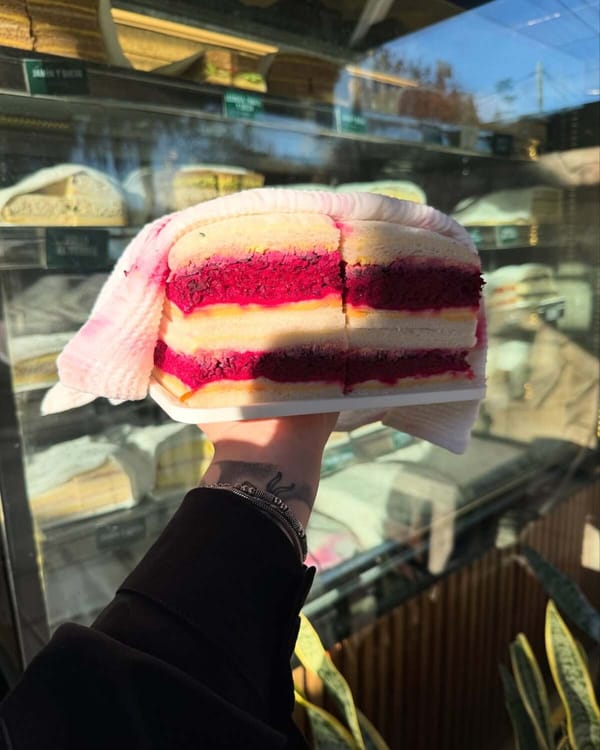 Una influencer gastronómica visitó Ituzaingó y recomendó una panadería