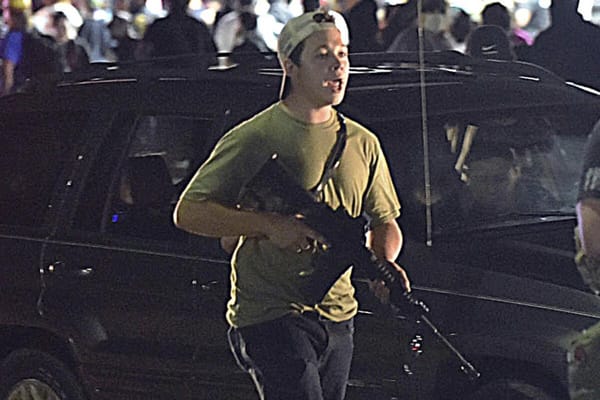El gobierno reduce la edad para tener un arma y cierra el organismo que las controla
