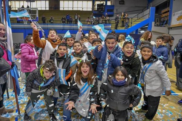 Ituzaingó: juraron la bandera más de 850 niños y niñas