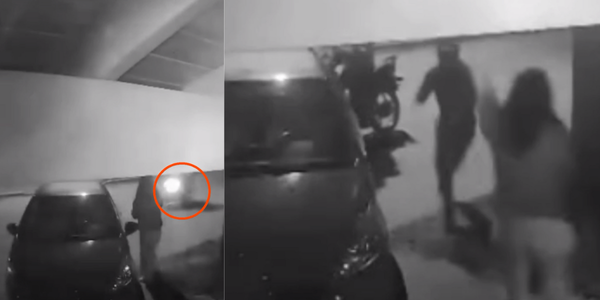 Villa Ariza: Motochorros roban un auto en segundos