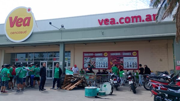 La crisis golpéa fuerte en Castelar: cerró un hipermercado y despidió a todo el personal