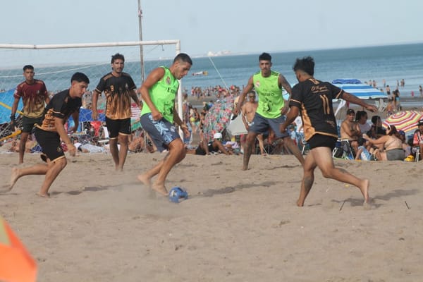 Ituzaingó se consagró campeón de un prestigioso torneo de fútbol playa
