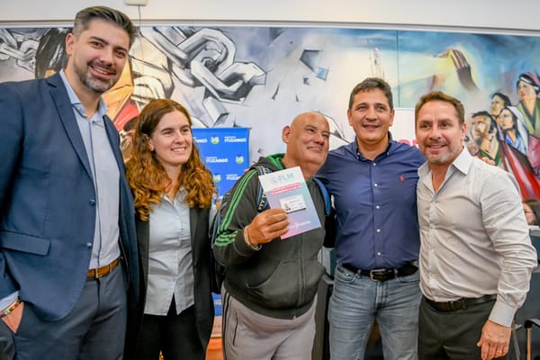 Ituzaingó: el municipio entregó 400 pases libres de transporte a personas con discapacidad