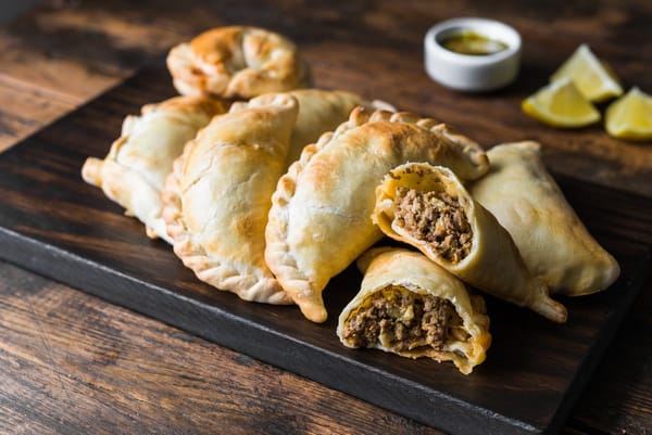 Un local de empanadas con gustos extravagantes arriba a Ituzaingó