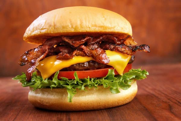 Un local de Castelar ofrece hamburguesas libres por $25.000