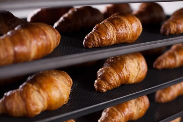 Una influencer destacó una panadería nueva de Ituzaingó por sus productos gigantes y sus precios económicos