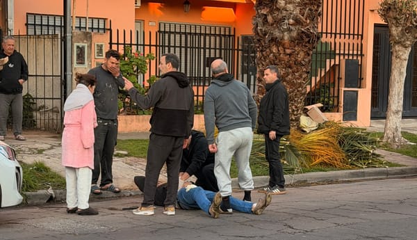 Balearon a un comisario retirado cuando llevaba a su hija al colegio en El Palomar