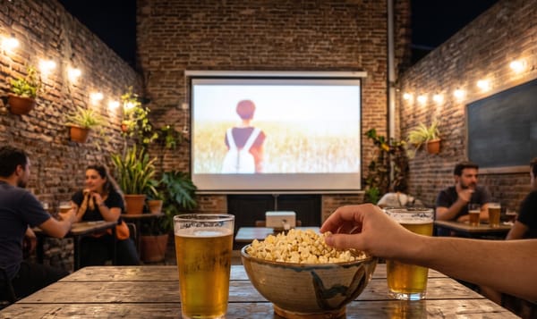 Cine de terror, mantas y gastronomía: la innovadora propuesta de un bar de Ituzaingó