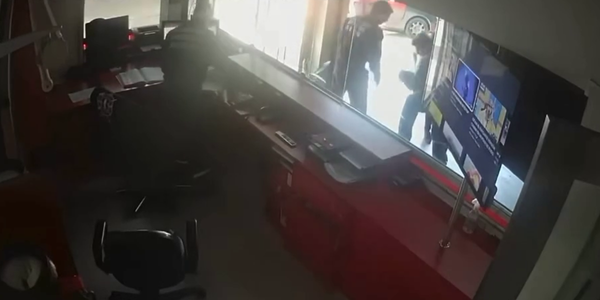 Moreno: bomberos le salvaron la vida a una beba de 8 meses que no podía respirar