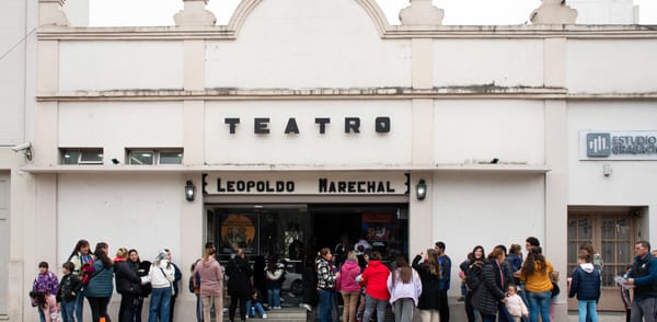 El Teatro Marechal de Moreno presentó su cartelera gratuita de octubre