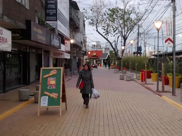 Lanzan el 'Juego del Intruso' en Castelar: cómo participar y ganar premios en los comercios locales