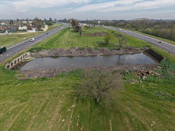 Ituzaingó: la Provincia inicia trabajos de limpieza en el Arroyo Quiroga