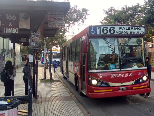 39 lineas de colectivos dela región Oeste, reducen sus frecuencias de noche