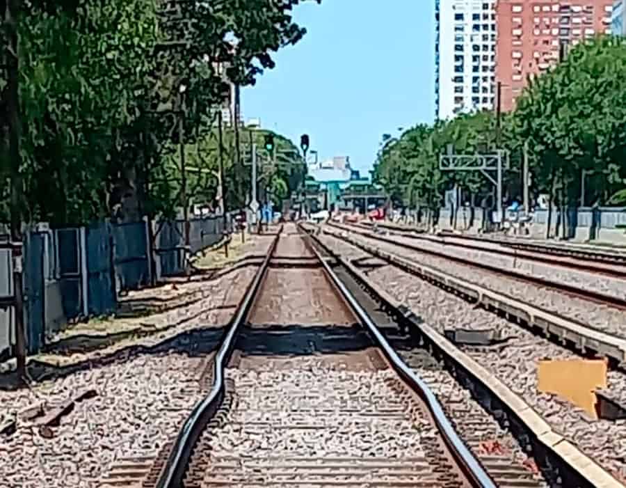 Tren Sarmiento: Por el calor se doblaron las vías en Ramos Mejía