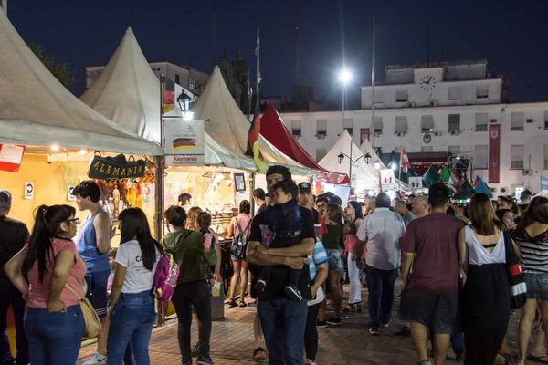 Morón: Vuelve la Feria de las Colectividades a la Plaza San Martín y Haedo