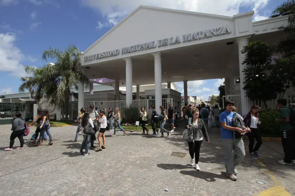 Taller de Sensibilización Consumos Problemáticos UNLaM