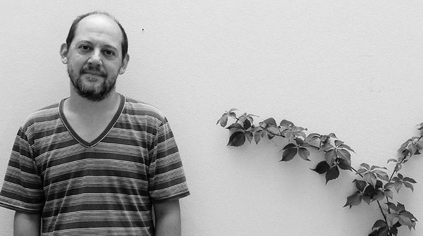 Alejo Carbonell y “Caballo Negro”: Una editorial cordobesa que se despoja de etiquetas