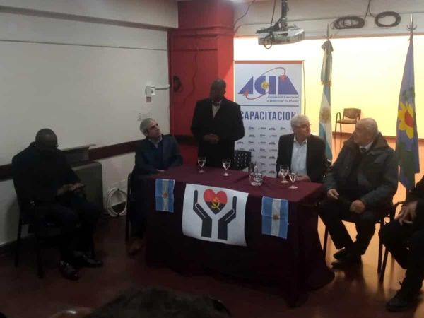 El embajador de Angola se reunió con comerciantes de Castelar