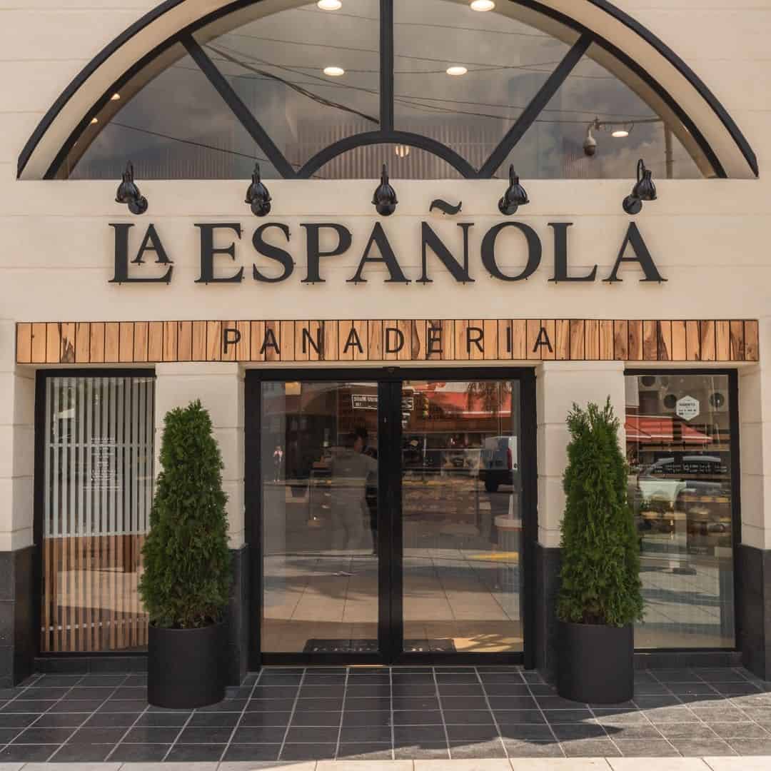 Gravísimas denuncias contra el dueño de la panadería La Española de Castelar por abuso sexual