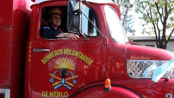 Bomberos Voluntarios de Merlo realizan una colecta de juguetes por el Día de la Niñez