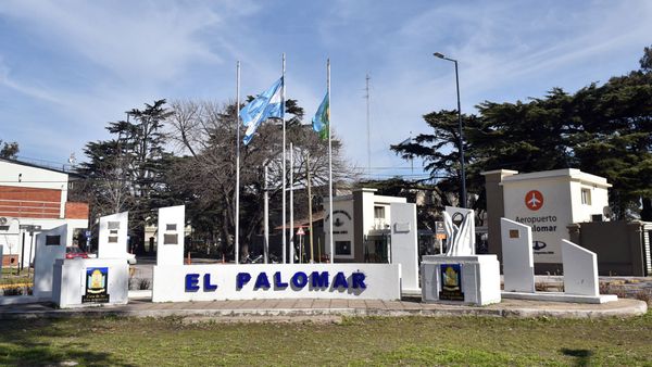 Vecinos de El Palomar denuncian desmantelamiento del aeropuerto insignia del macrismo