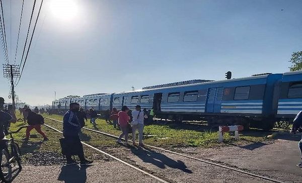 Merlo: una joven que estaba desaparecida murió al arrojarse a las vías del tren