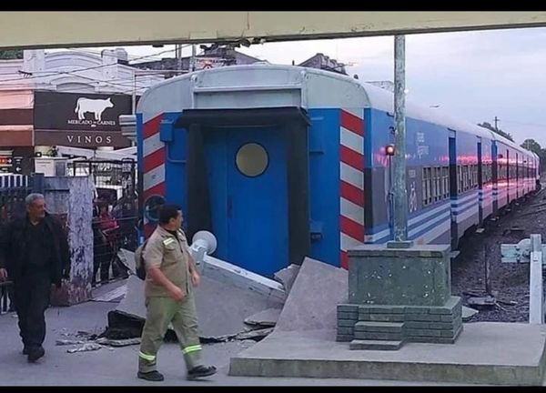 Merlo: Un locomotora chocó en el andén de la estación, no hubo heridos