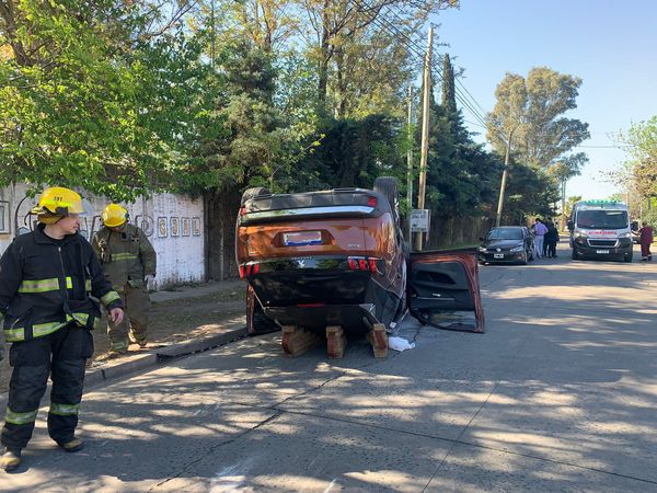 Violento choque en la avenida Brandsen con intervención de los bomberos