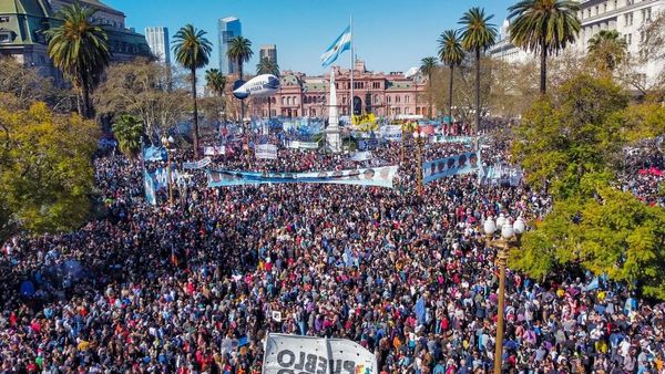 Con una plaza colmada, el peronismo le pide al gobierno medidas urgentes y un cambio de rumbo