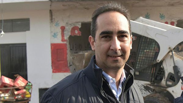 Morón: con la mente en el 2023: Ramiro Tagliaferro  junta firmas en oposición al aumento en las tasas municipales
