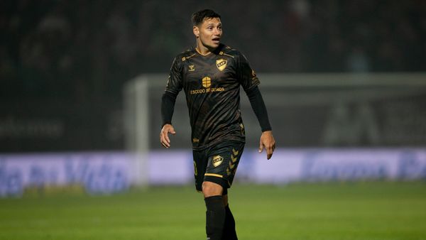 Busca nuevos destinos: Mauro Zarate, el hombre de Haedo que prometía en Europa y se quedó sin club