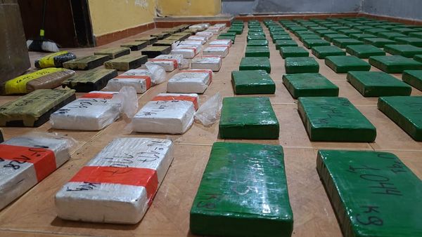 Merlo: hallan enterrado en un tambor 47 panes de cocaína