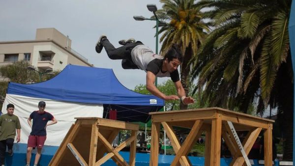 Parkour en Ituzaingó: cada vez son más los niños y adolescentes que practican esta disciplina