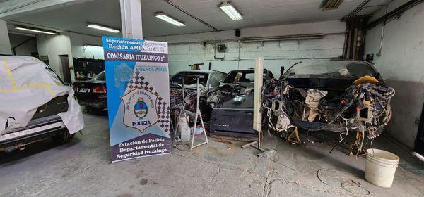 Desmantelan un desarmadero de autos en Ituzaingó Sur