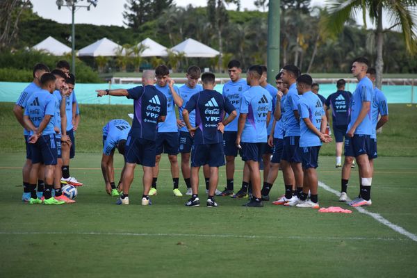 La Selección Sub 20 llegó a Colombia para el debut en el Sudamericano