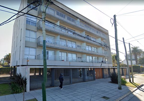 Exclusivo: desvalijaron la cochera de un edificio en pleno centro de Ituzaingó